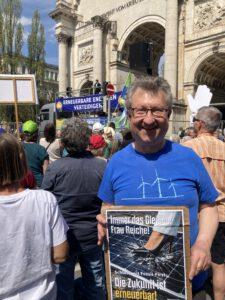 „Erneuerbare Energien verteidigen“ – Agenda 21 vor Ort zur Demo in München